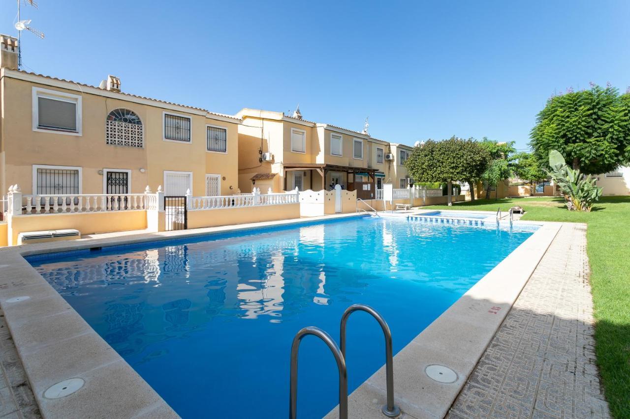 Heads 2 Holiday Homes Apartment Villamartin  Exteriör bild